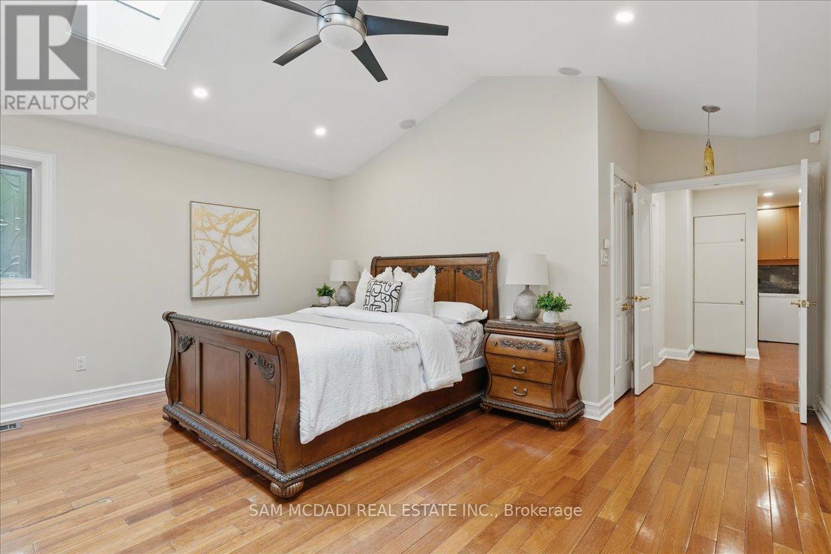 2076 Autumn Breeze Drive S, Mississauga, Ontario  L5B 1R4 - Photo 21 - W12165848