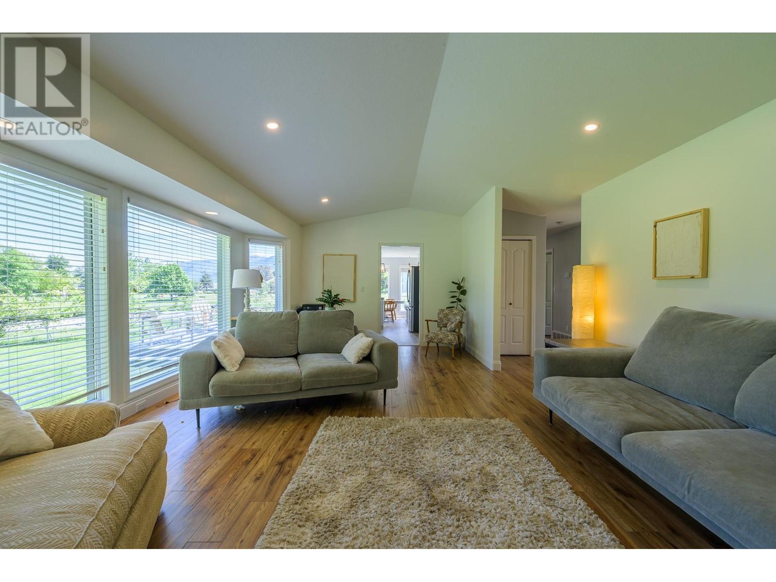 Property at 335 Aspen Drive image 5