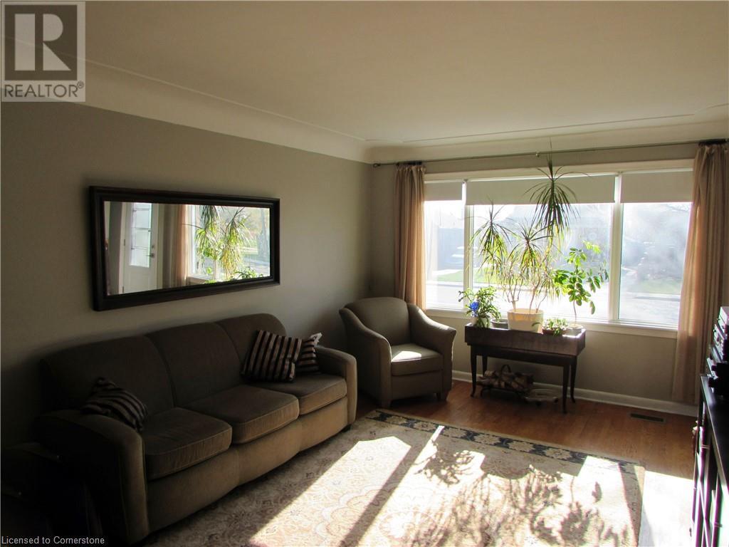 342 East 17th Street, Hamilton, Ontario  L9A 4M8 - Photo 5 - 40722664