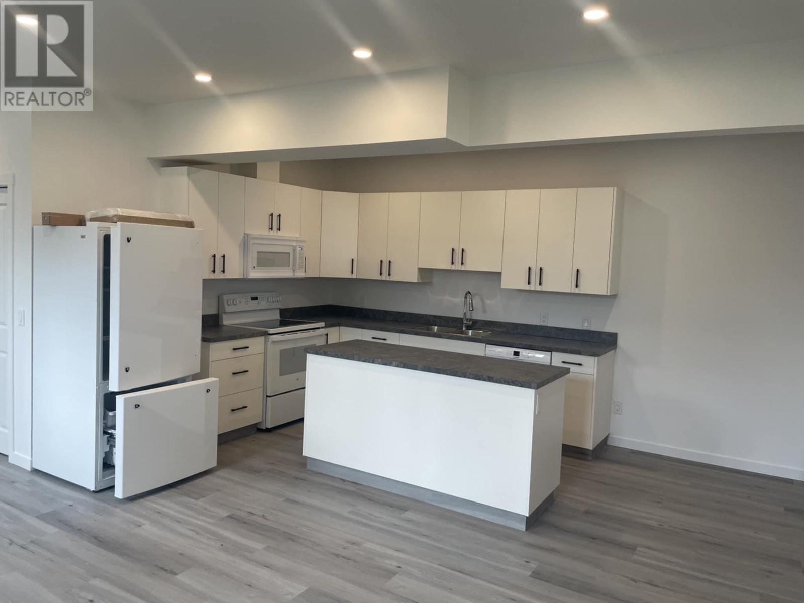 1240 52 Avenue, Salmon Arm, British Columbia  V1E 3M8 - Photo 31 - 10348701