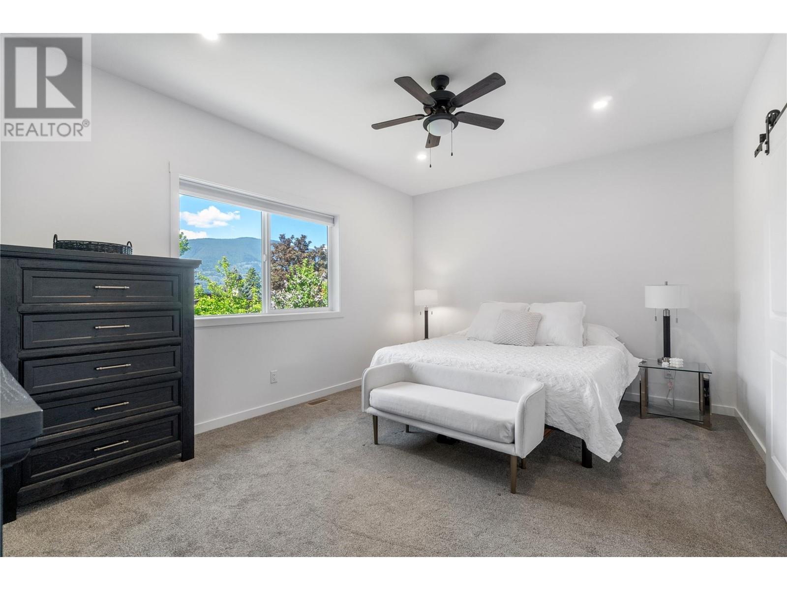 1240 52 Avenue, Salmon Arm, British Columbia  V1E 3M8 - Photo 15 - 10348701