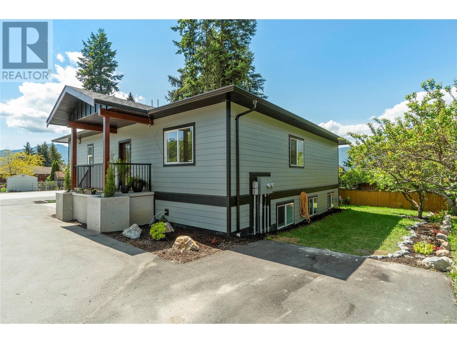 Property at 1240 52 Avenue image 2