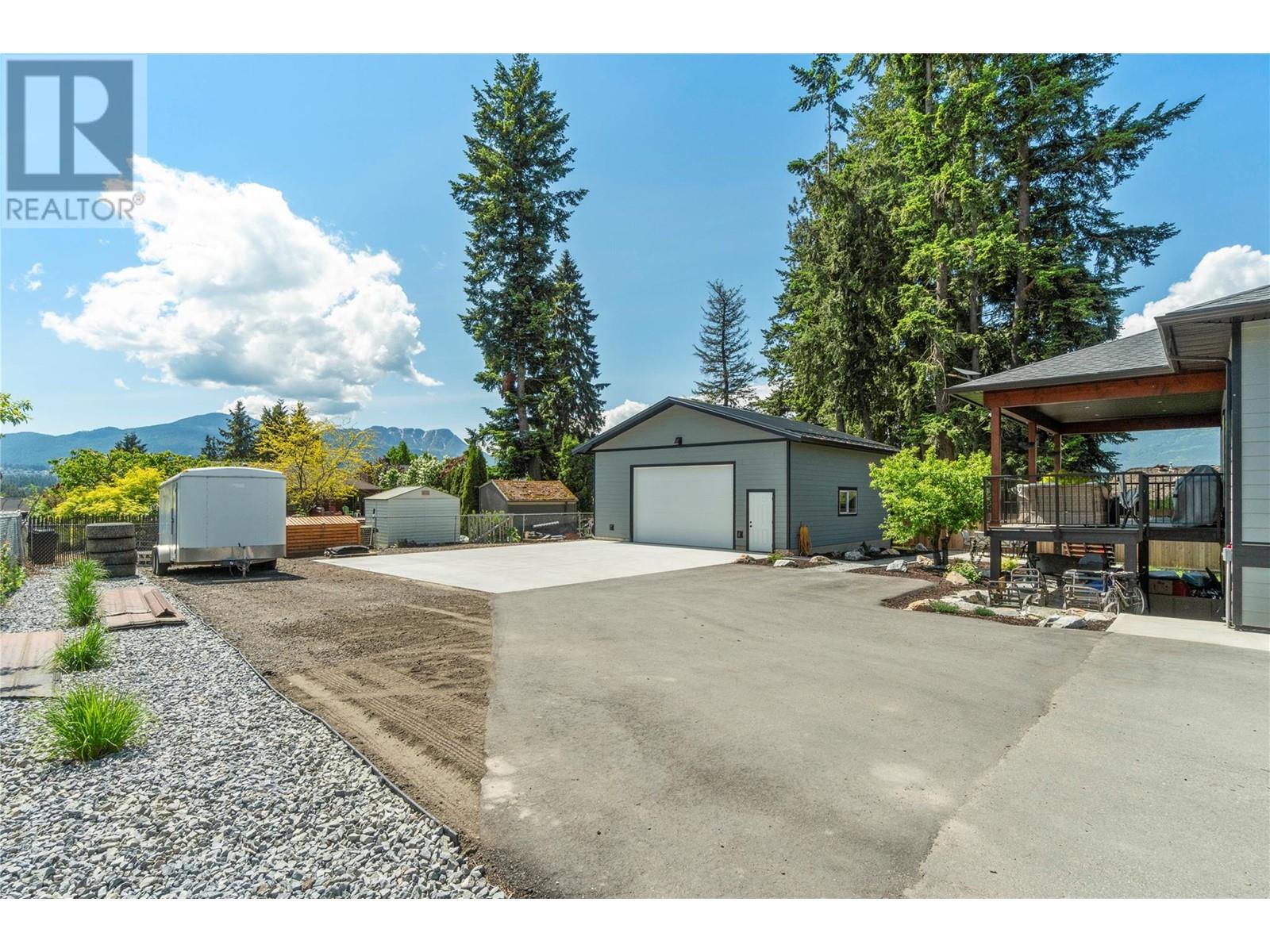 1240 52 Avenue, Salmon Arm, British Columbia  V1E 3M8 - Photo 40 - 10348701