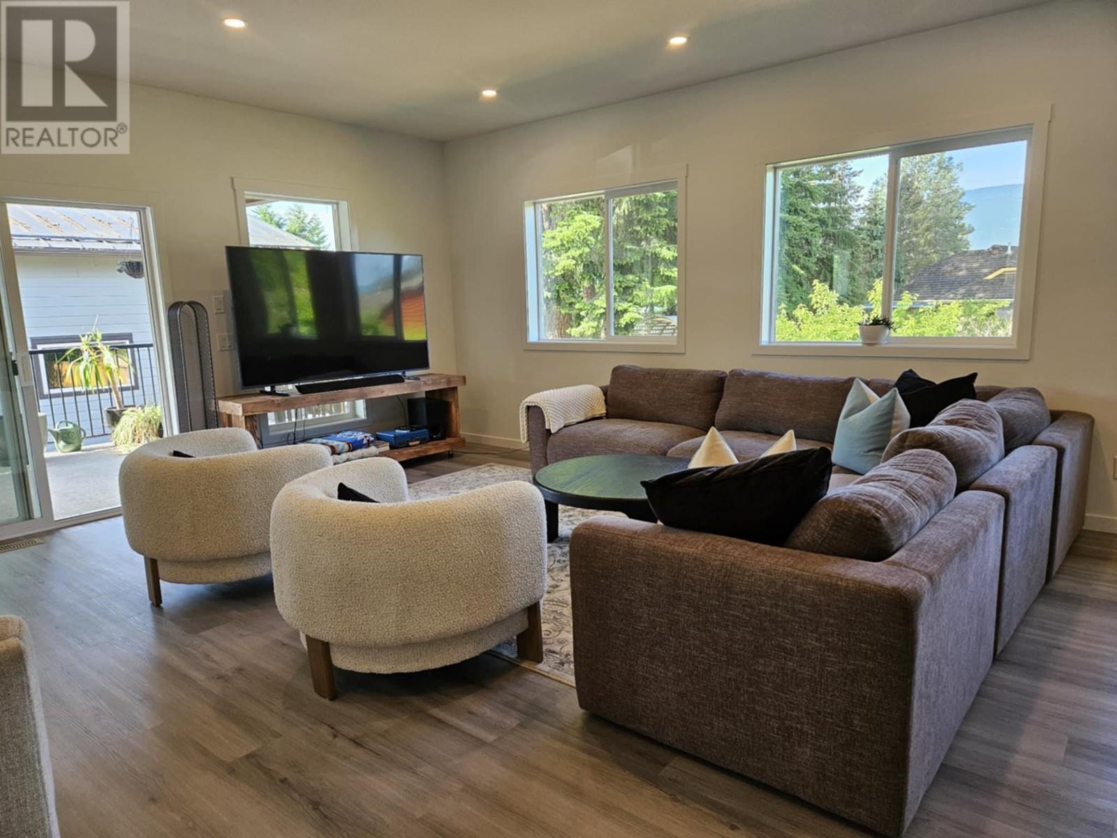 1240 52 Avenue, Salmon Arm, British Columbia  V1E 3M8 - Photo 13 - 10348701