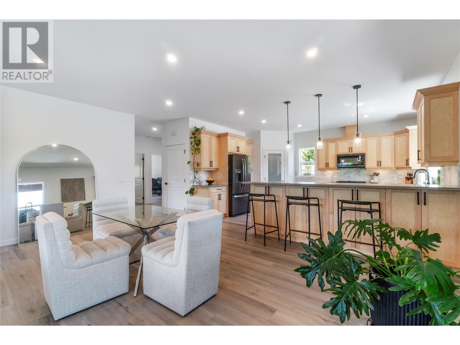 1240 52 Avenue, Salmon Arm, British Columbia  V1E 3M8 - Photo 10 - 10348701