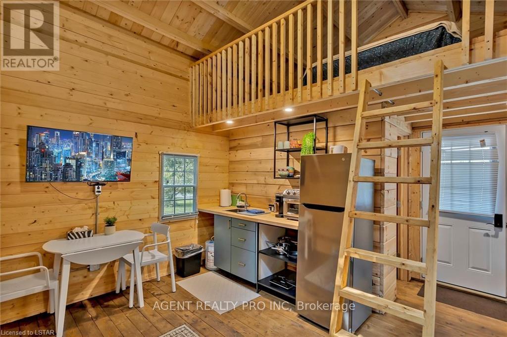 21 Oriole Road, Kawartha Lakes, Ontario  K0M 1N0 - Photo 40 - X12156401