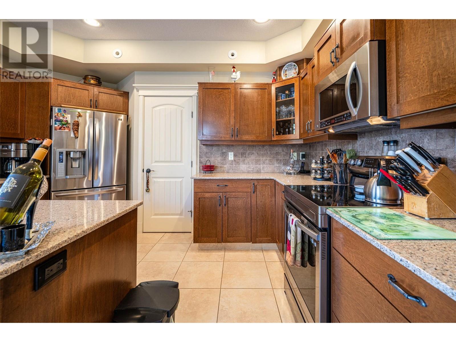1011 Foothills Court, Vernon, British Columbia  V1B 3Z5 - Photo 20 - 10348915