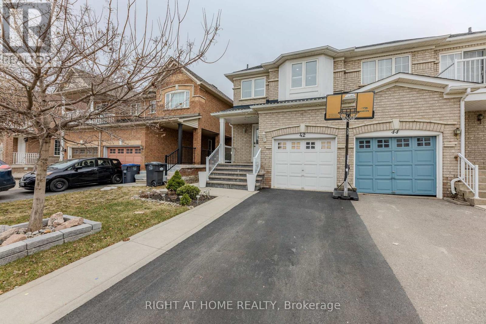 42 Tiller Trail, Brampton, Ontario  L6X 4S6 - Photo 2 - W12171527