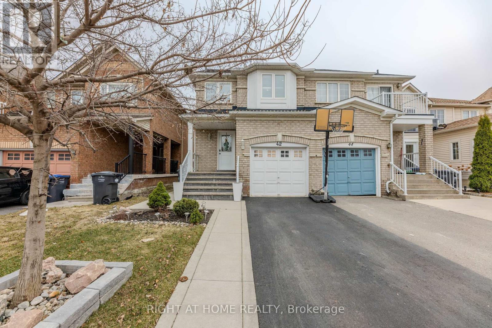 42 Tiller Trail, Brampton, Ontario  L6X 4S6 - Photo 3 - W12171527
