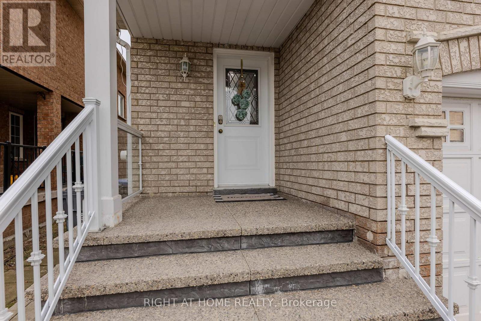 42 Tiller Trail, Brampton, Ontario  L6X 4S6 - Photo 4 - W12171527