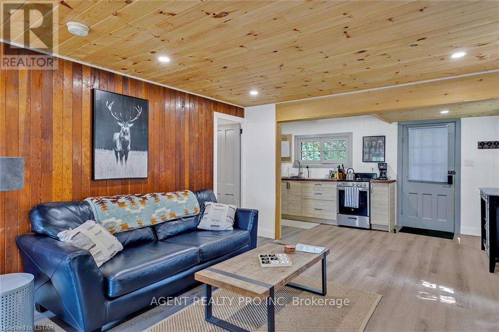 21 Oriole Road, Kawartha Lakes, Ontario  K0M 1N0 - Photo 36 - X12156401