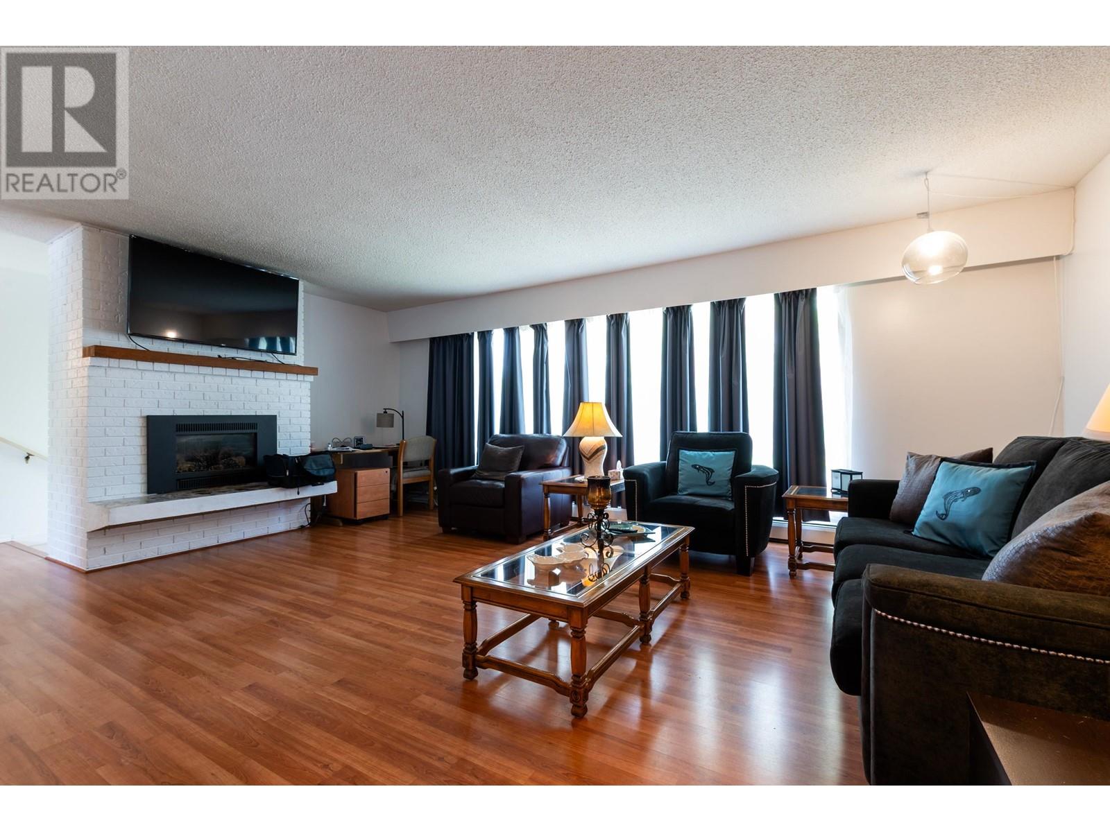 Property at 1502 ASH STREET image 3