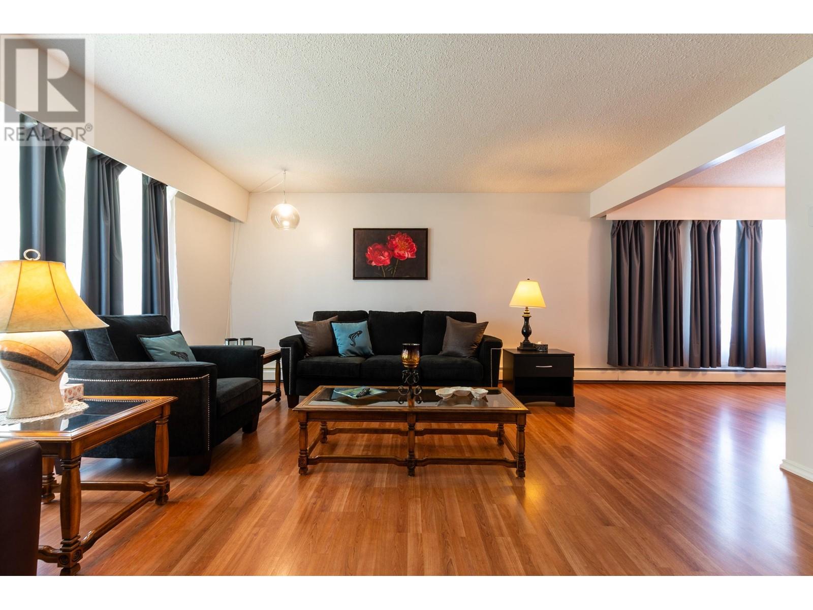 Property at 1502 ASH STREET image 4
