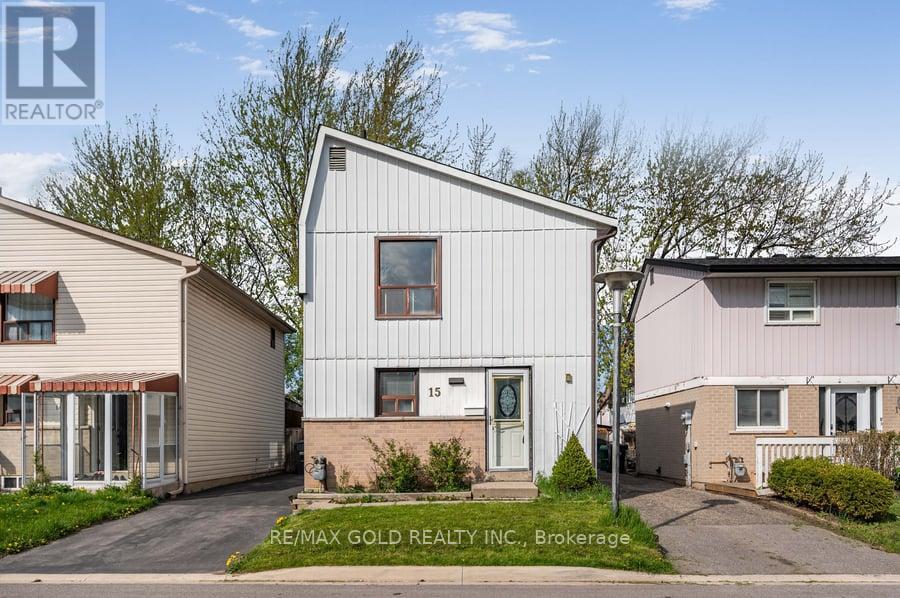 15 Hughes Court, Brampton (Central Park), Ontario  L6S 2C6 - Photo 2 - W12171068