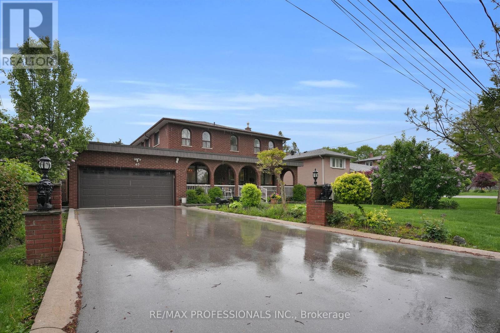 65 Strathburn Boulevard, Toronto, Ontario  M9M 2X8 - Photo 1 - W12171421
