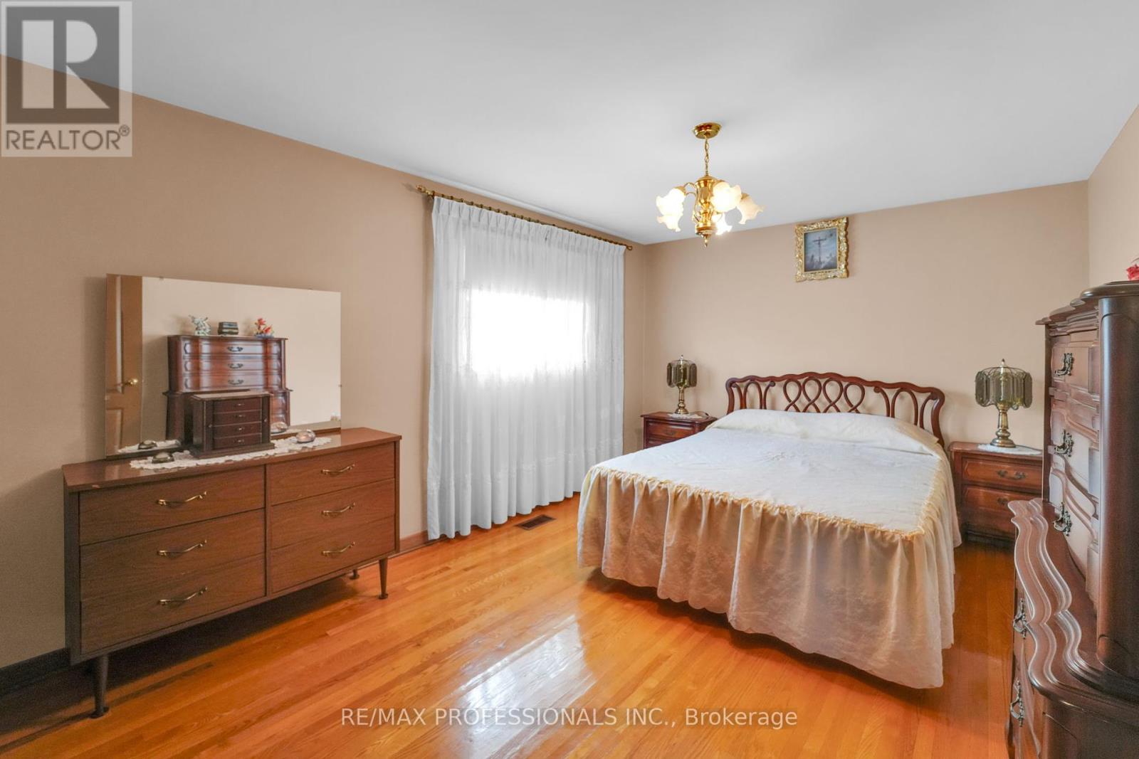 65 Strathburn Boulevard, Toronto, Ontario  M9M 2X8 - Photo 17 - W12171421