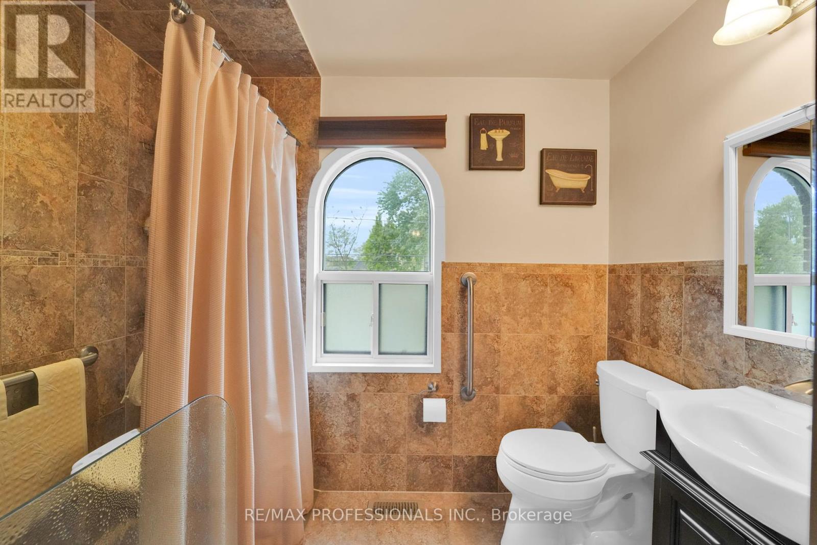 65 Strathburn Boulevard, Toronto, Ontario  M9M 2X8 - Photo 20 - W12171421