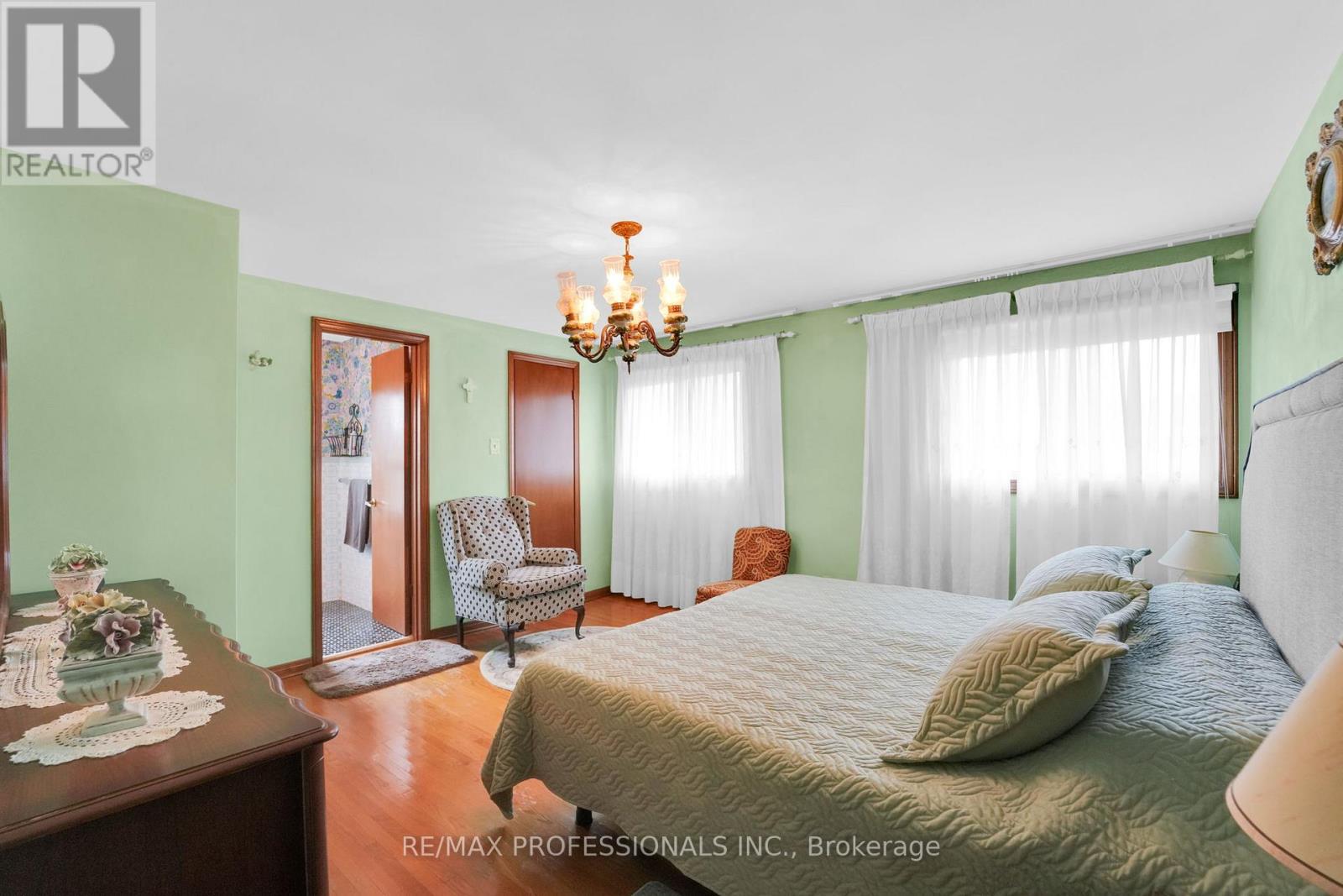 65 Strathburn Boulevard, Toronto, Ontario  M9M 2X8 - Photo 15 - W12171421