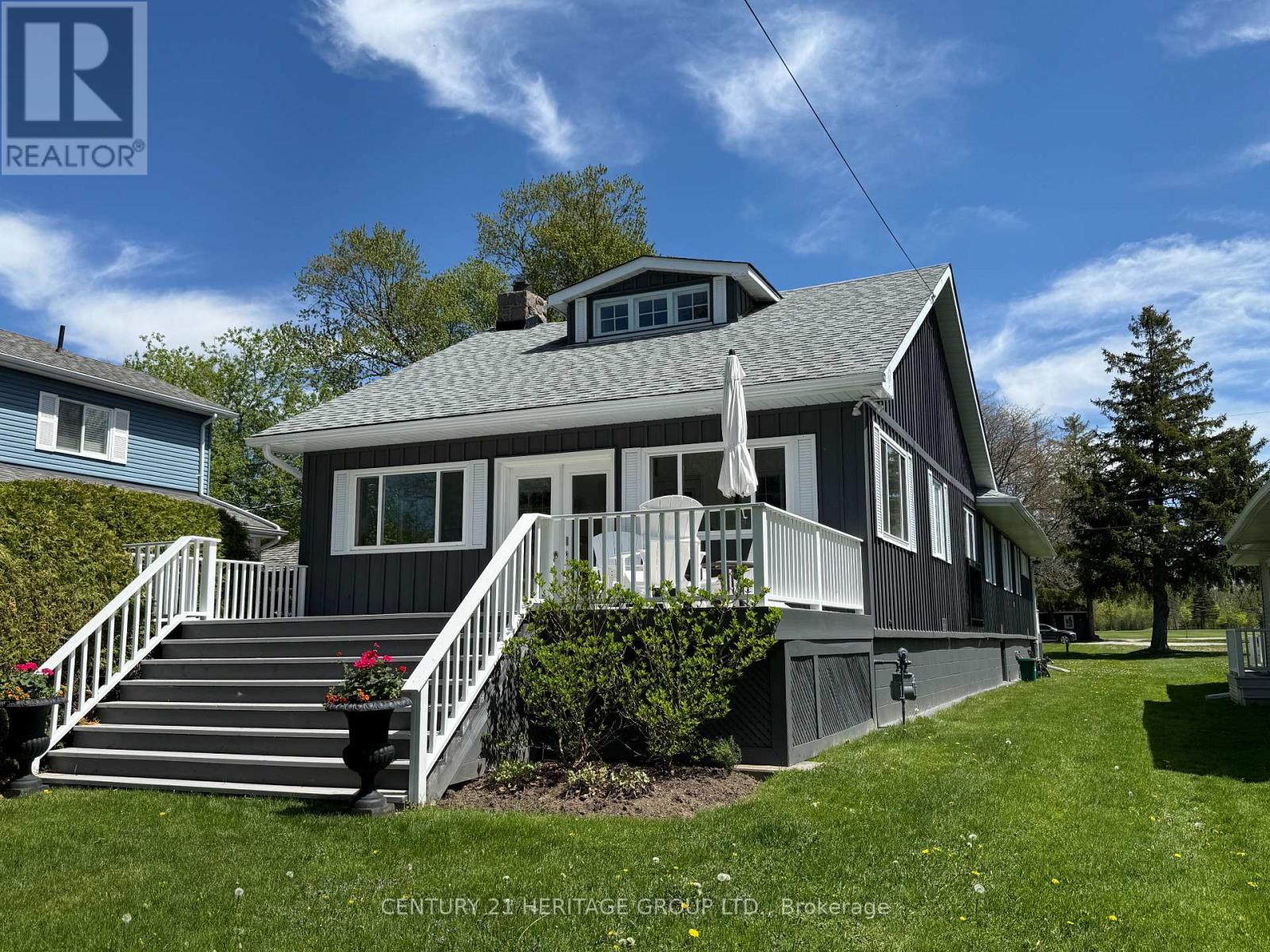 915 Lake Drive N, Georgina, Ontario  L4P 3E9 - Photo 2 - N12171542