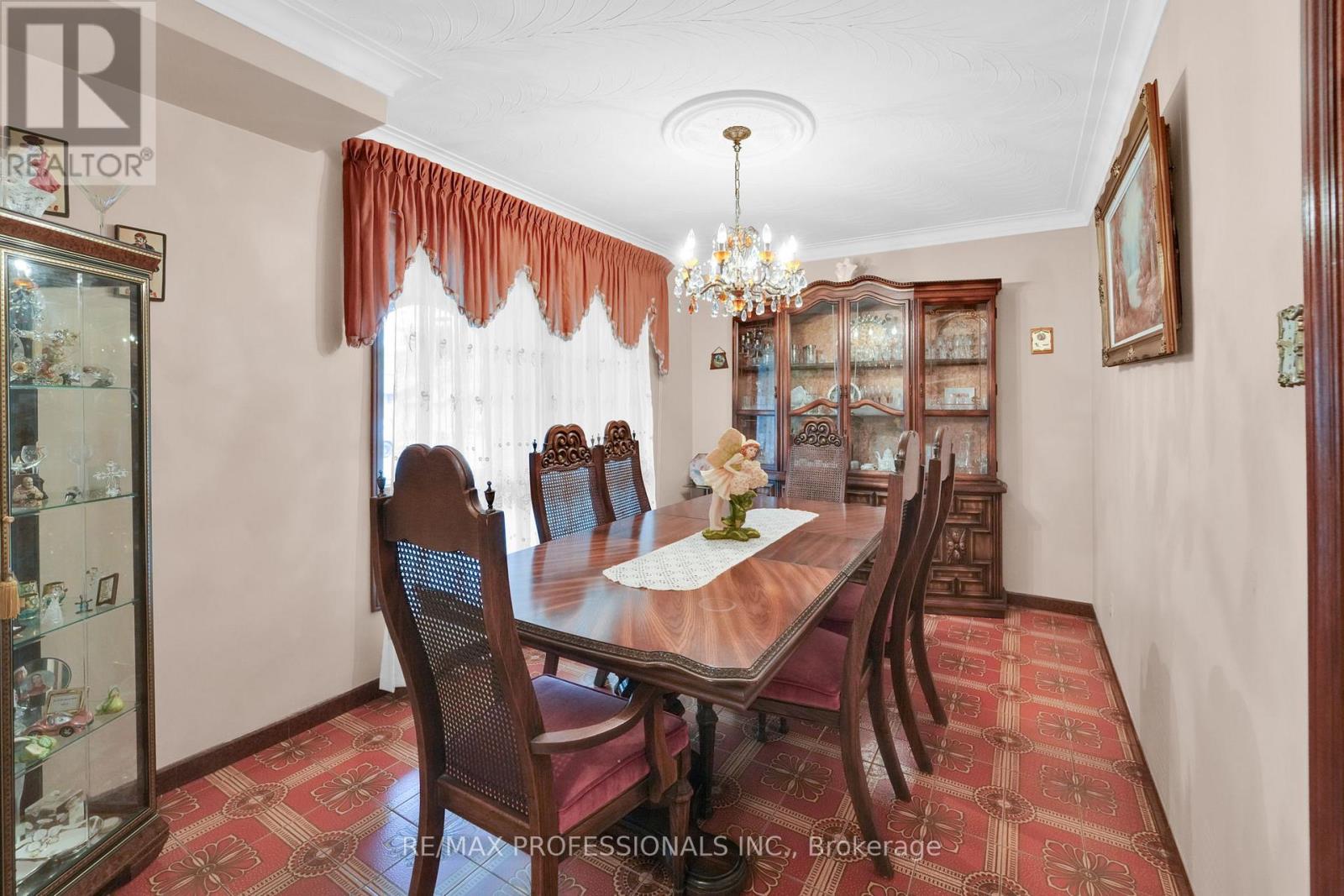 65 Strathburn Boulevard, Toronto, Ontario  M9M 2X8 - Photo 4 - W12171421