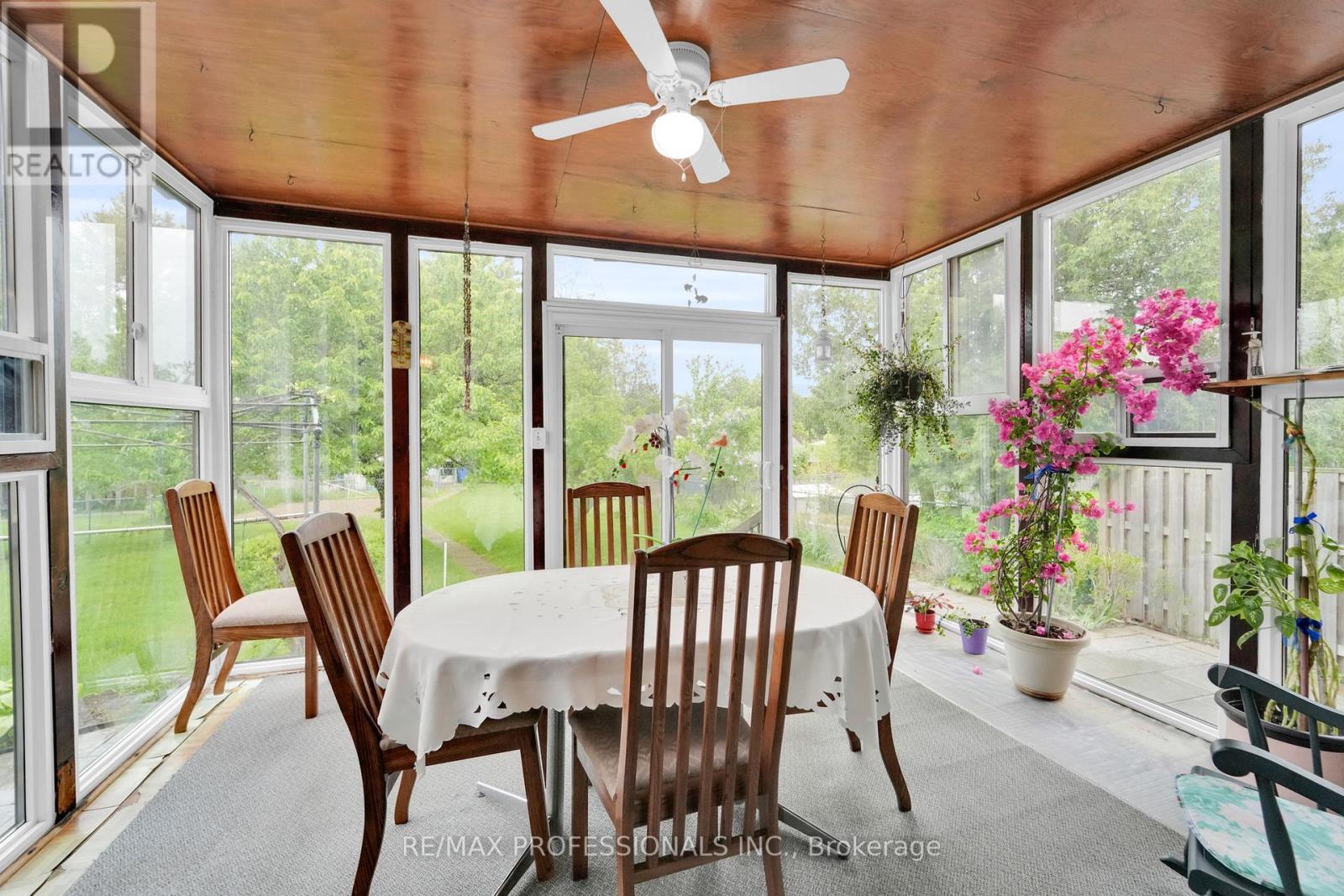 65 Strathburn Boulevard, Toronto (Humberlea-Pelmo Park), Ontario  M9M 2X8 - Photo 12 - W12171421