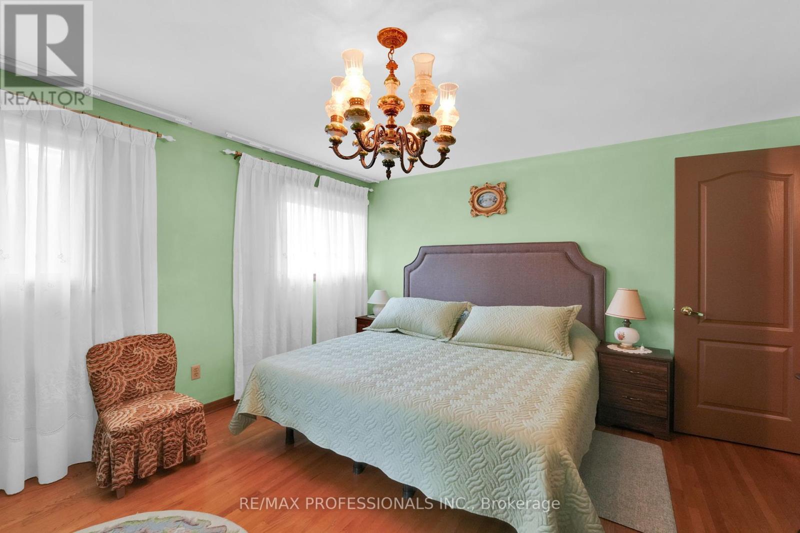 65 Strathburn Boulevard, Toronto, Ontario  M9M 2X8 - Photo 16 - W12171421