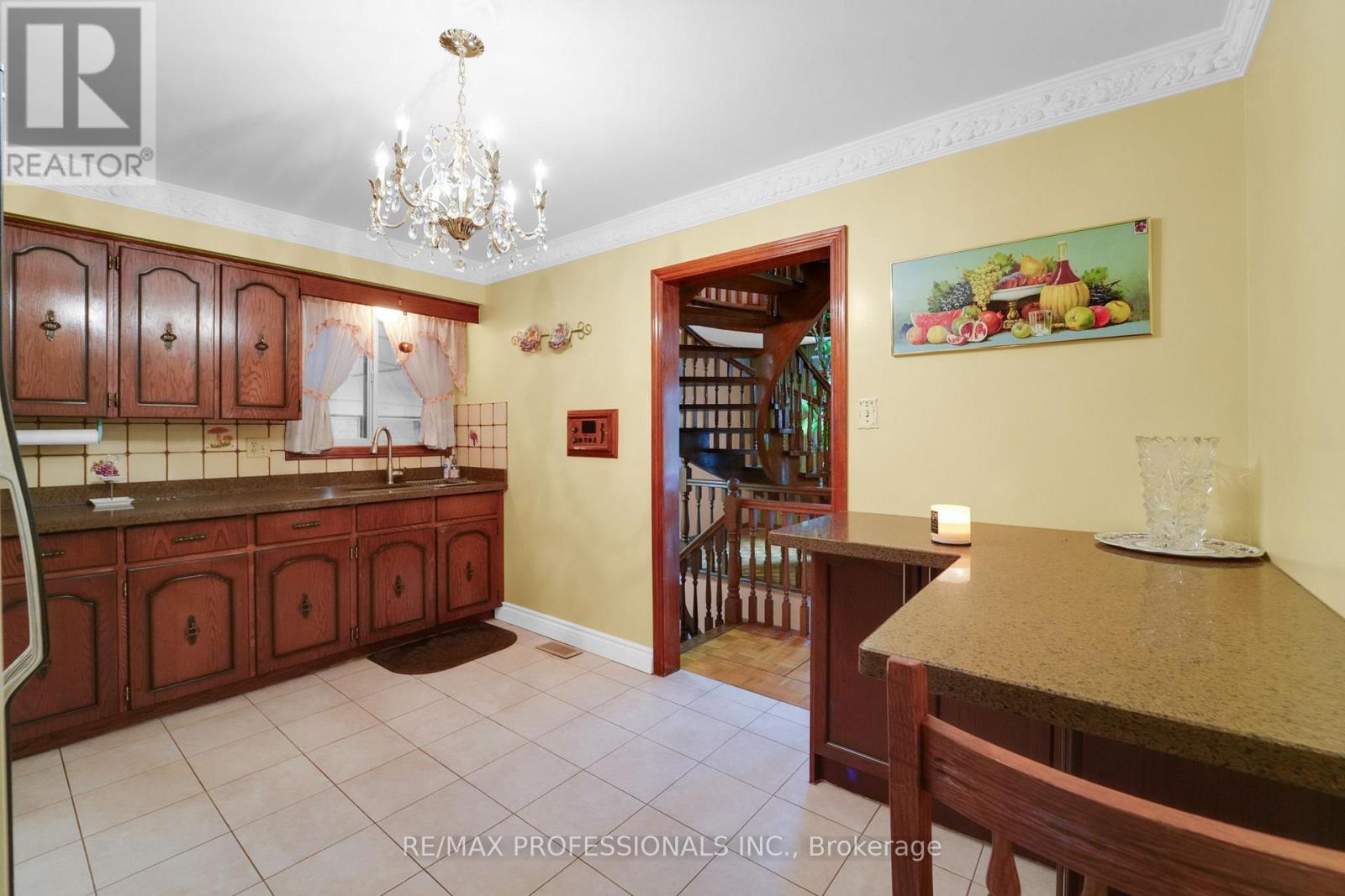 65 Strathburn Boulevard, Toronto, Ontario  M9M 2X8 - Photo 5 - W12171421