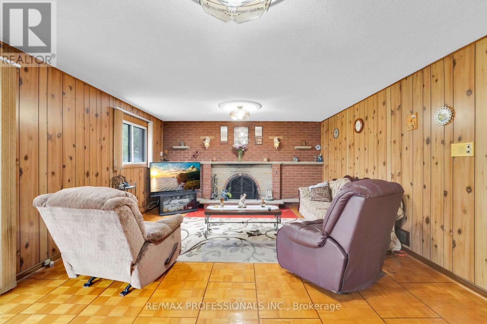 65 Strathburn Boulevard, Toronto, Ontario  M9M 2X8 - Photo 9 - W12171421