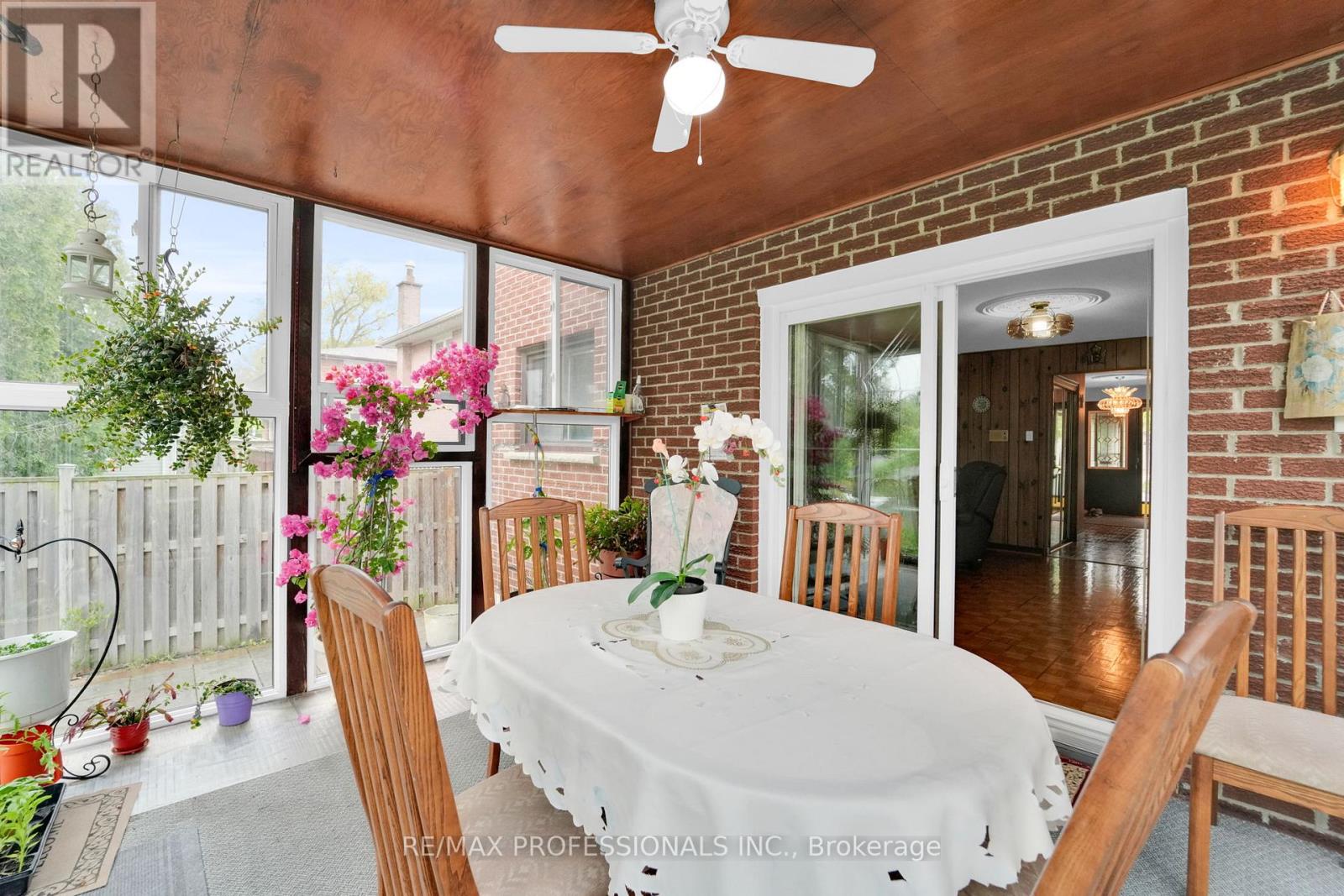 65 Strathburn Boulevard, Toronto, Ontario  M9M 2X8 - Photo 13 - W12171421