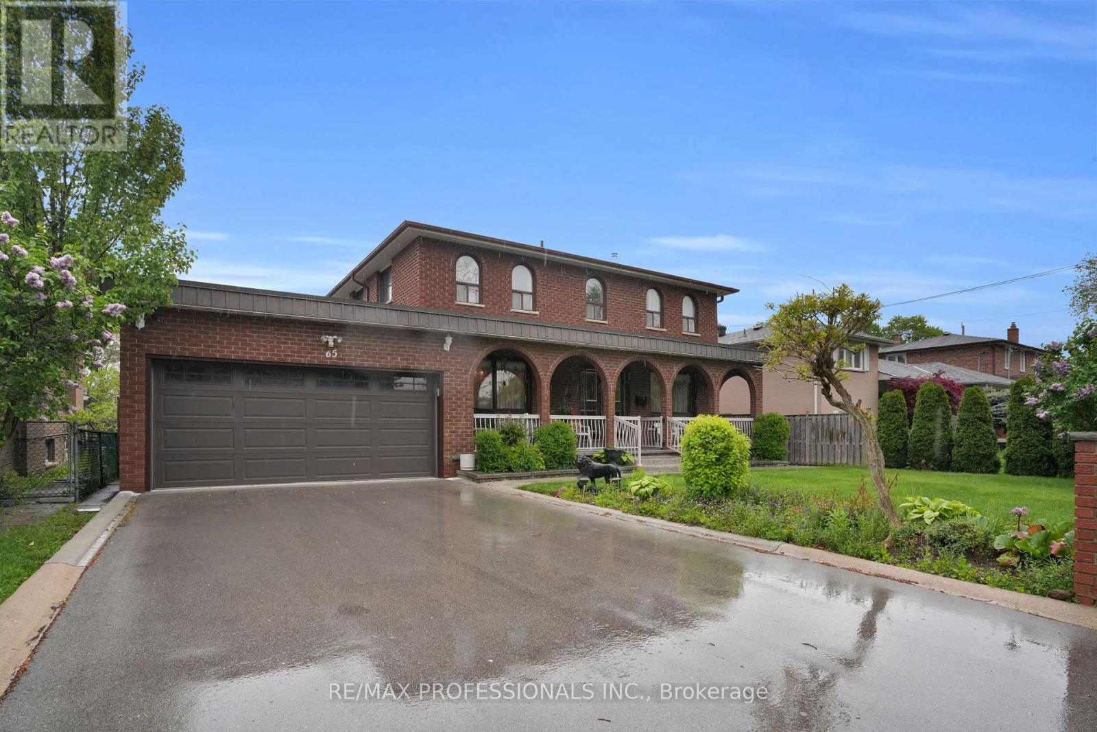 65 Strathburn Boulevard, Toronto, Ontario  M9M 2X8 - Photo 34 - W12171421