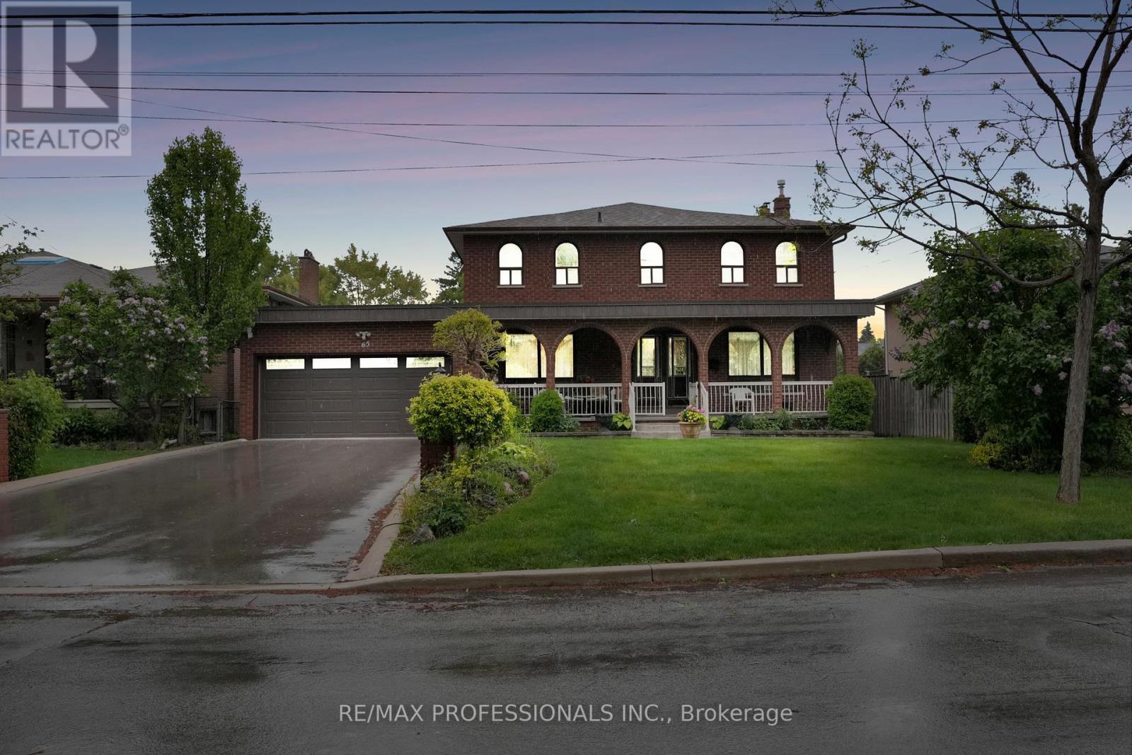 65 Strathburn Boulevard, Toronto, Ontario  M9M 2X8 - Photo 35 - W12171421