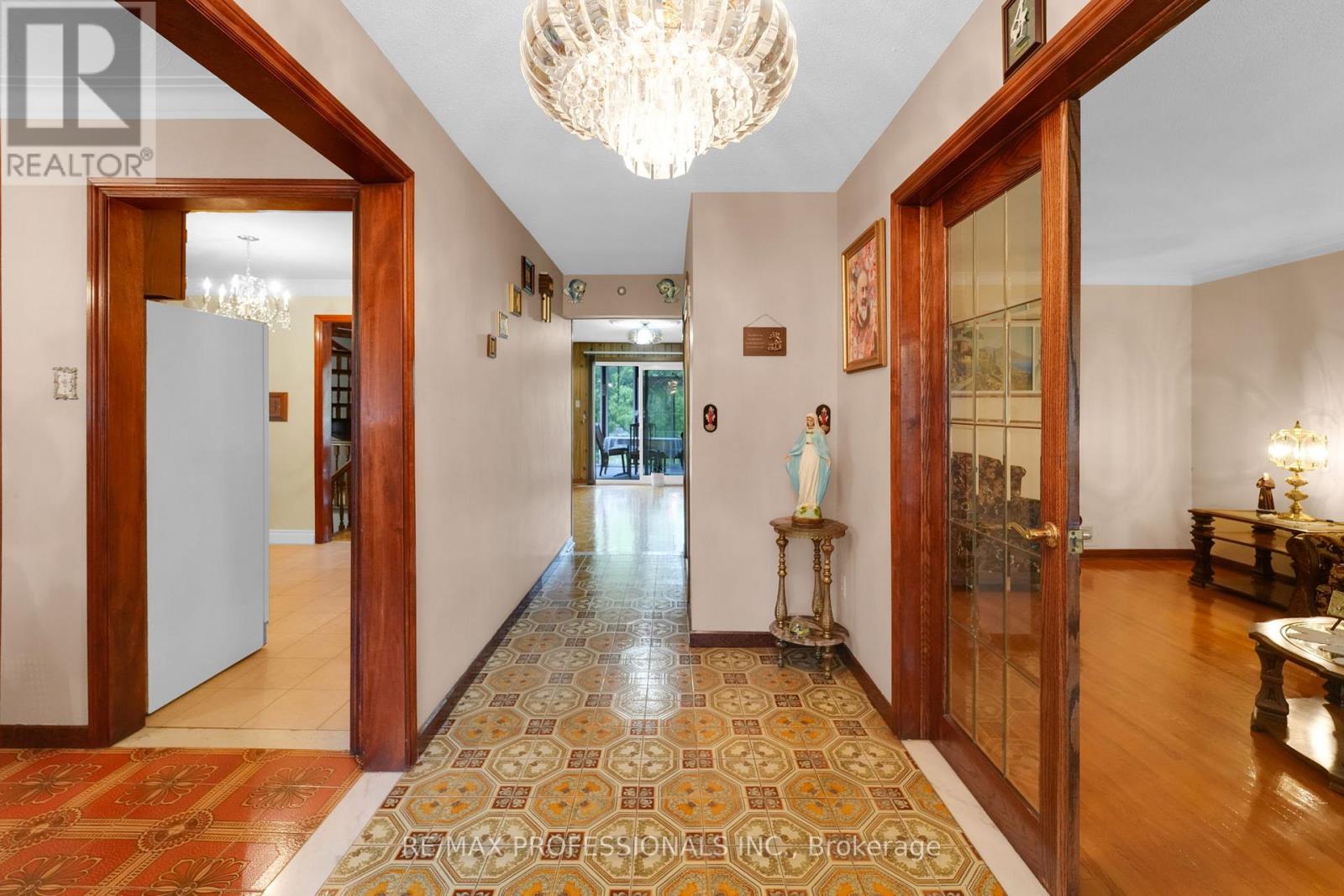 65 Strathburn Boulevard, Toronto, Ontario  M9M 2X8 - Photo 2 - W12171421