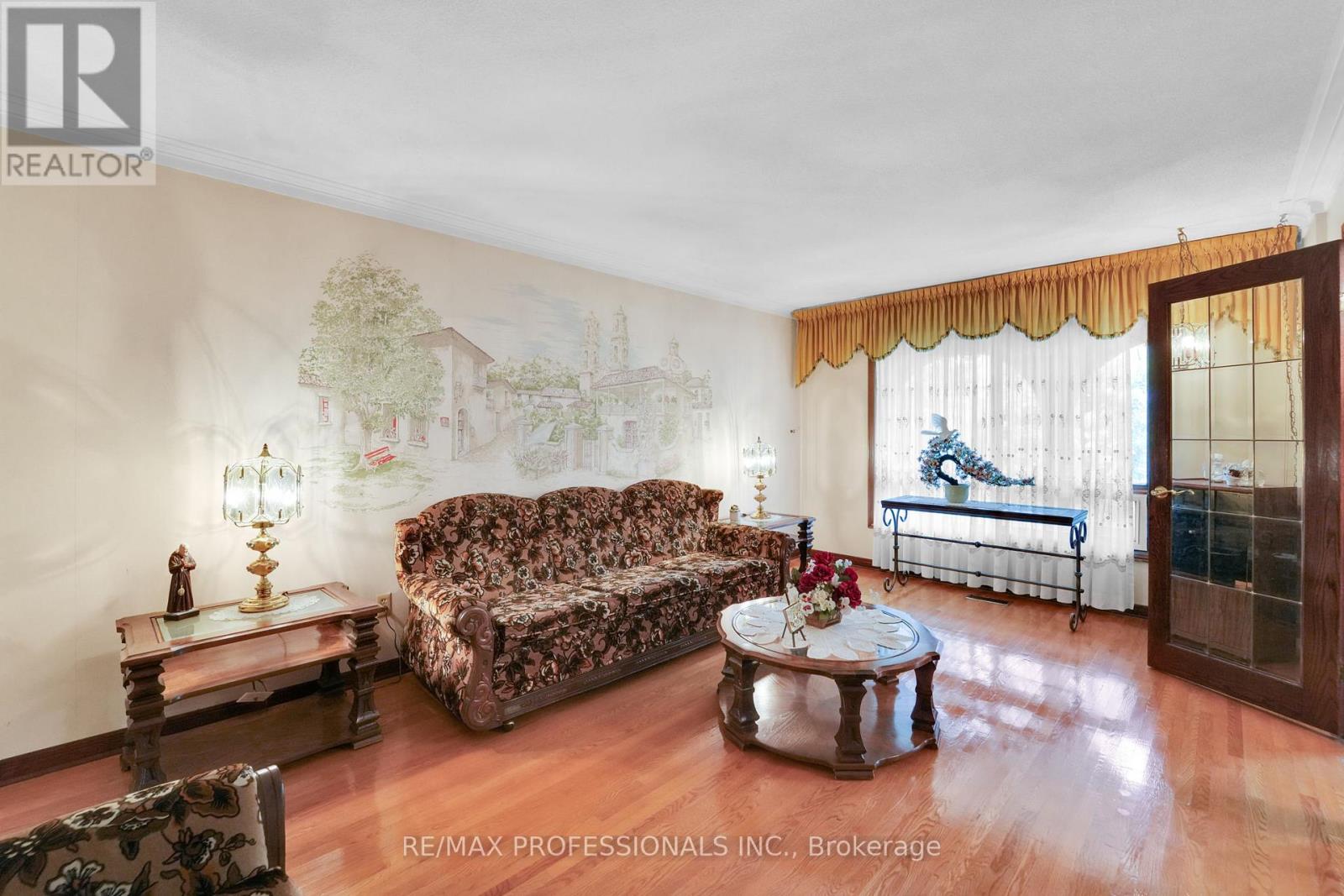 65 Strathburn Boulevard, Toronto (Humberlea-Pelmo Park), Ontario  M9M 2X8 - Photo 3 - W12171421