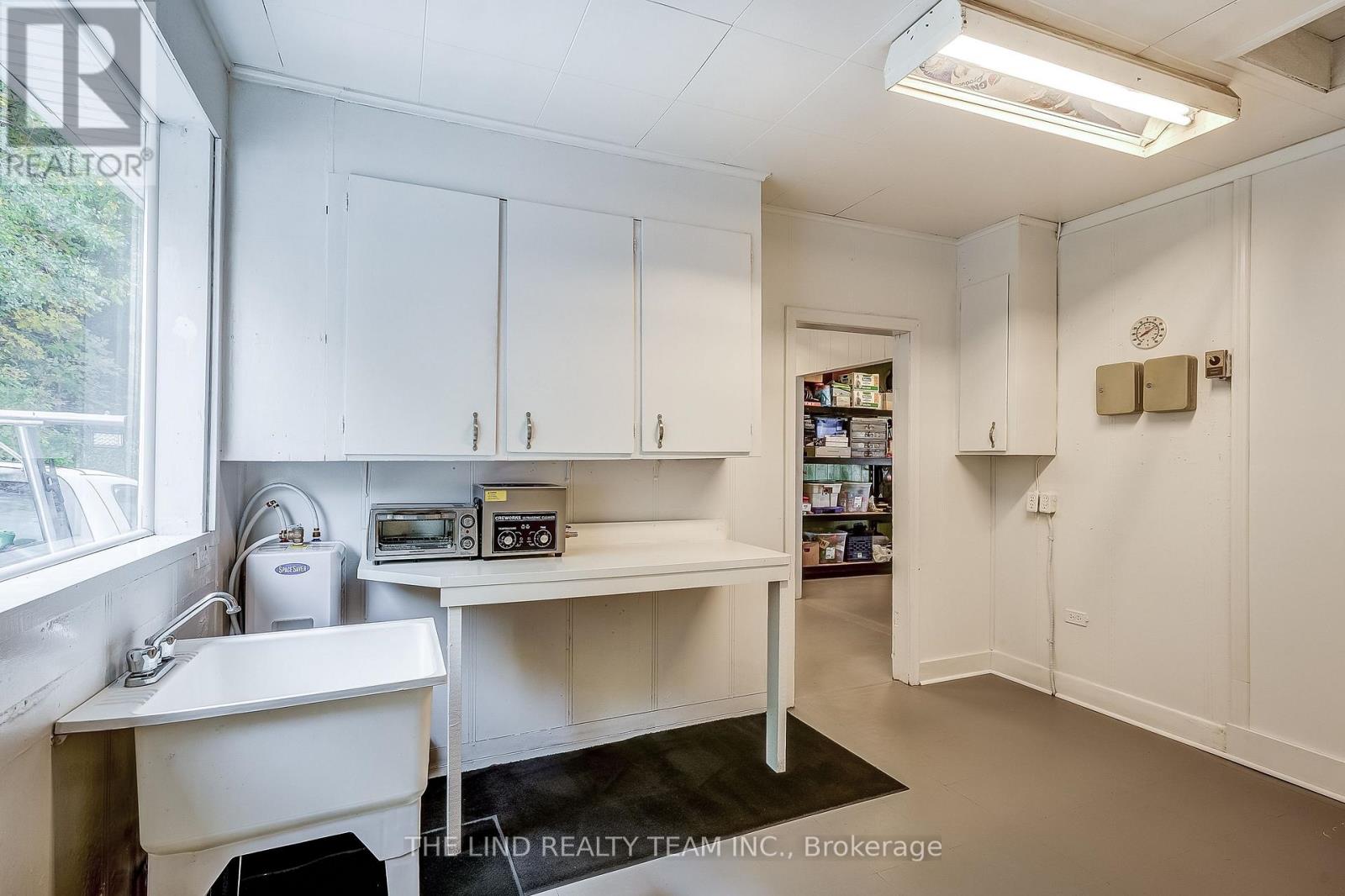 949 Raymond Road, Muskoka Lakes, Ontario P0B 1M0 - Photo 28 - X12170917