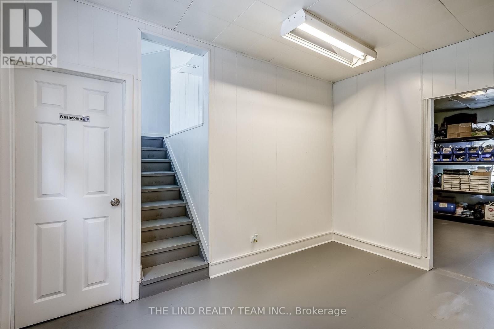 949 Raymond Road, Muskoka Lakes, Ontario P0B 1M0 - Photo 31 - X12170917