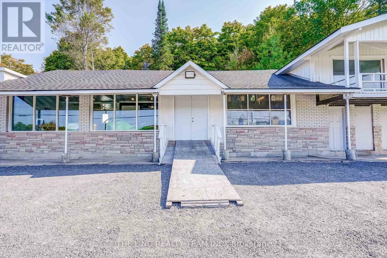 949 Raymond Road, Muskoka Lakes, Ontario P0B 1M0 - Photo 21 - X12170917