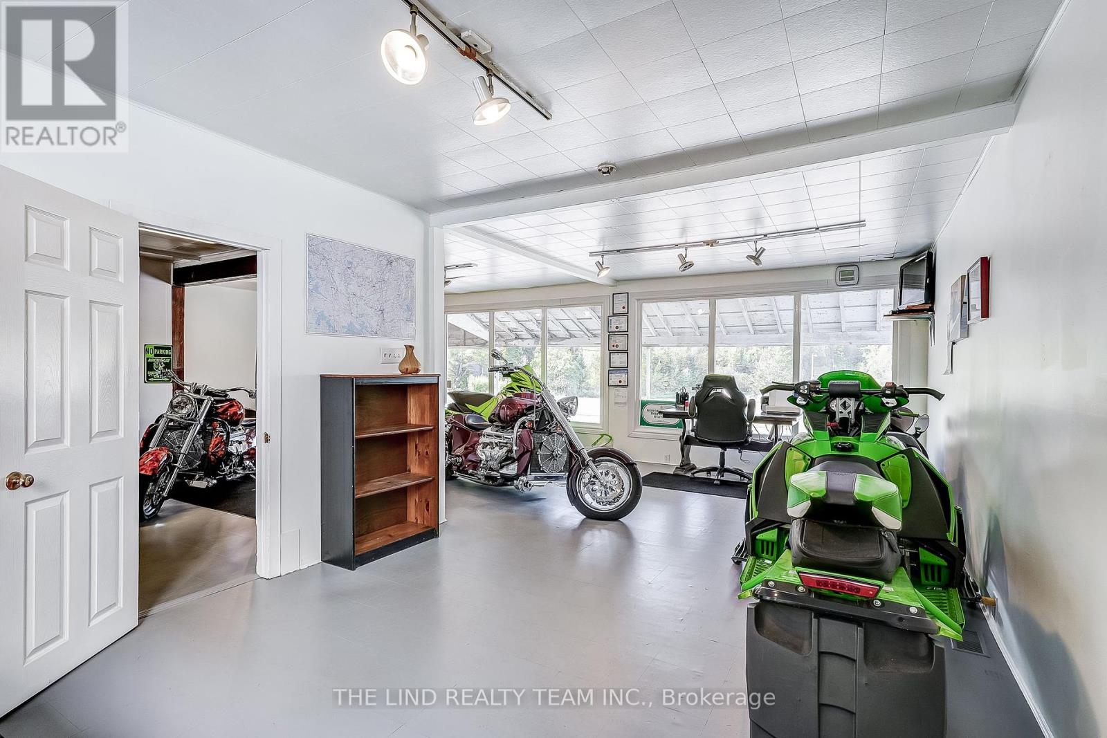 949 Raymond Road, Muskoka Lakes, Ontario P0B 1M0 - Photo 24 - X12170917