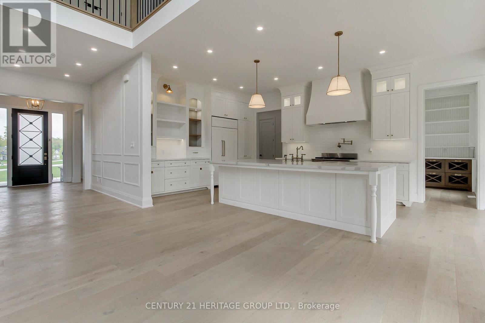 11 Oldenburg Court, Oro-Medonte, Ontario  L0K 1E0 - Photo 7 - S12171571