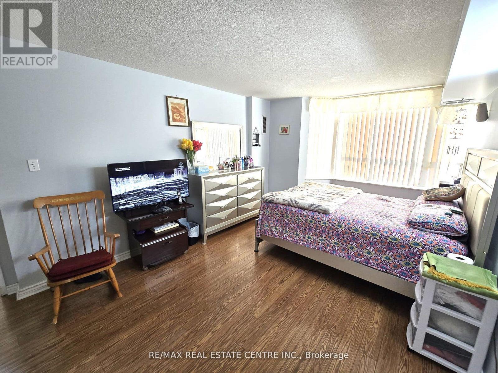 303 - 30 Malta Avenue, Brampton, Ontario  L6Y 4S5 - Photo 2 - W12171572
