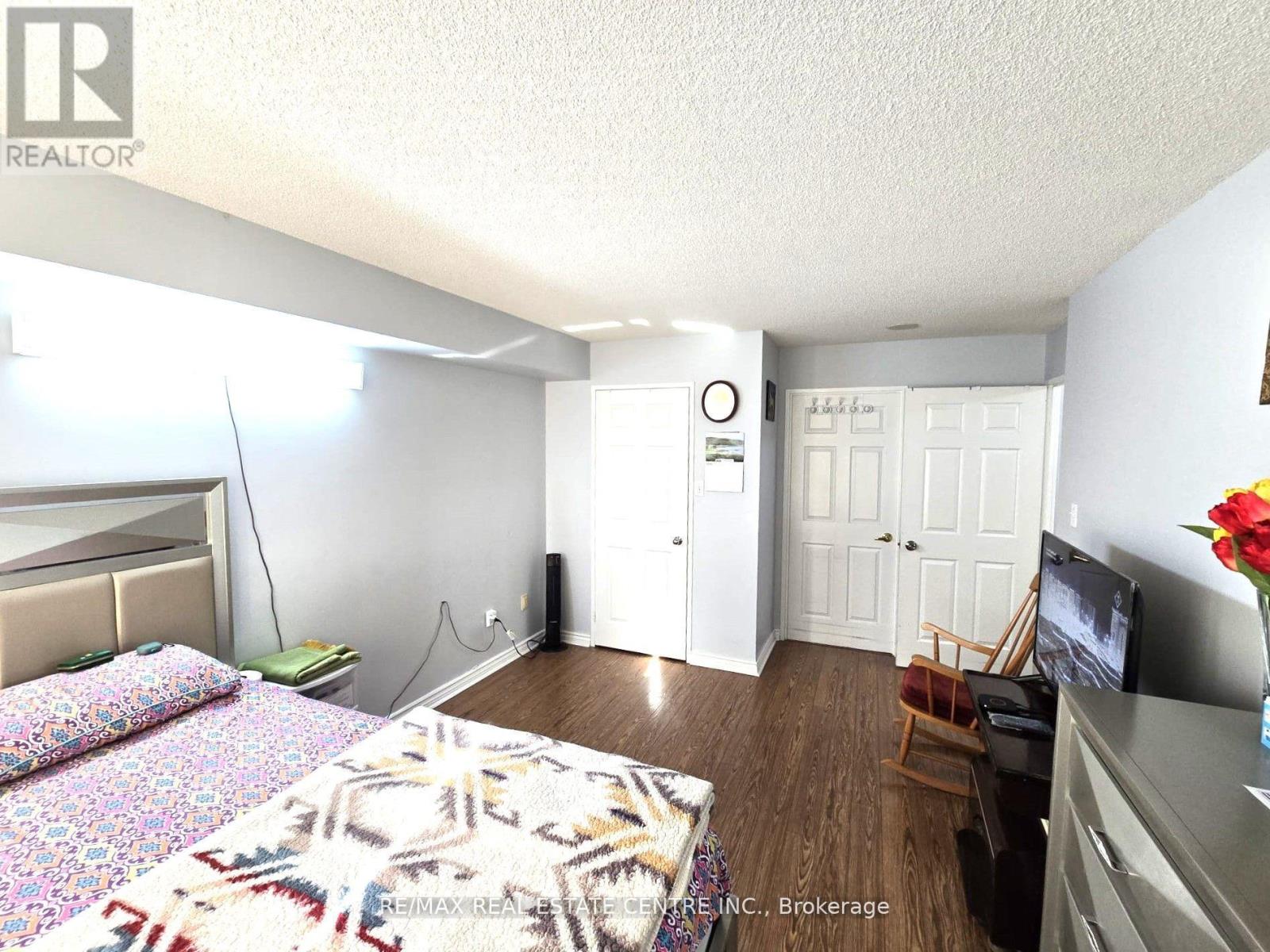 303 - 30 Malta Avenue, Brampton, Ontario  L6Y 4S5 - Photo 4 - W12171572
