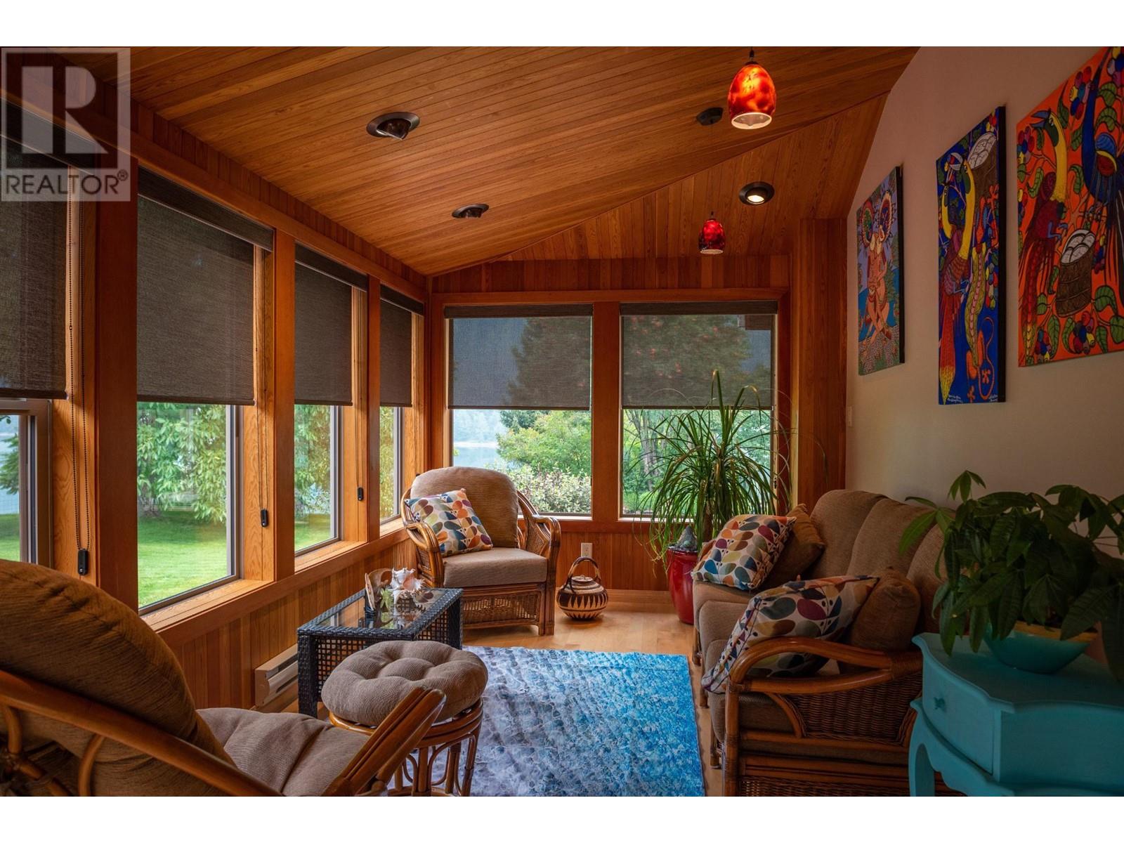 906 James Road, Shoreacres, British Columbia  V1N 4P8 - Photo 53 - 10342950