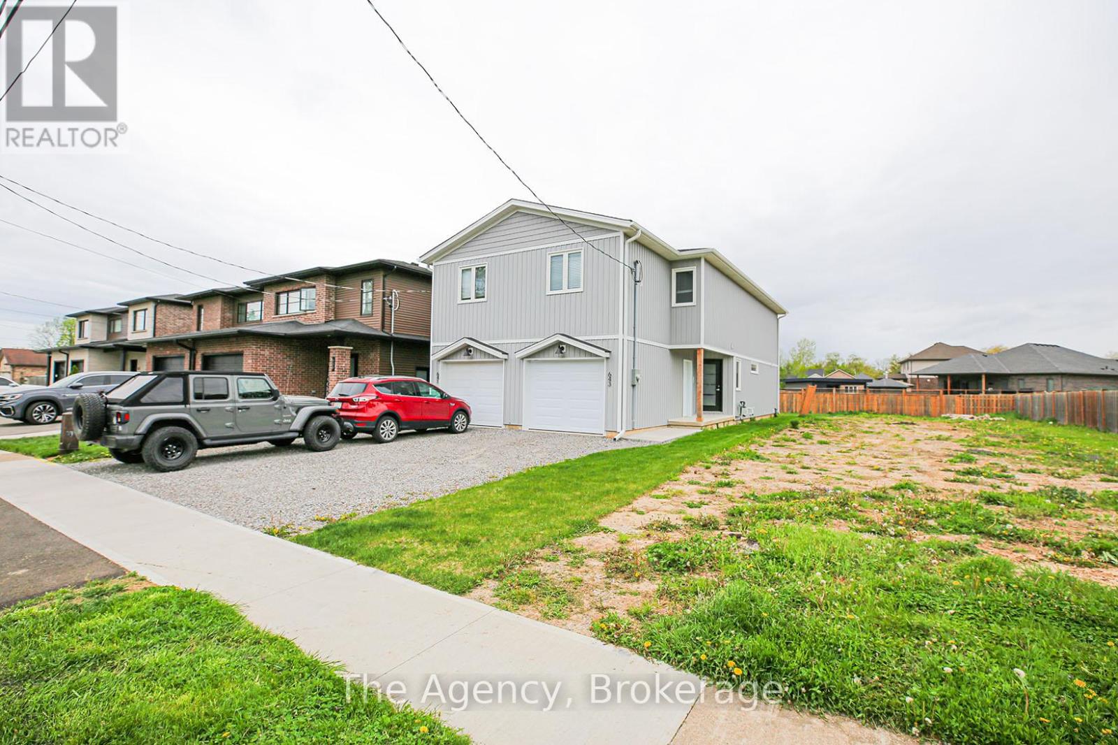 643 Clare Avenue, Welland (N. Welland), Ontario  L3C 7L6 - Photo 1 - X12171576