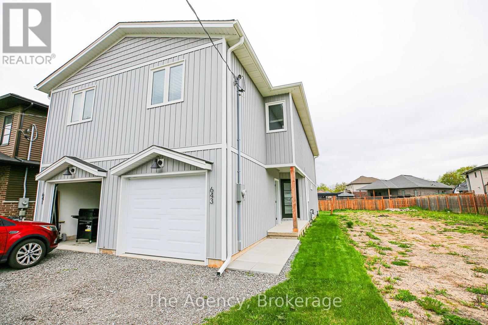 643 Clare Avenue, Welland (N. Welland), Ontario  L3C 7L6 - Photo 3 - X12171576