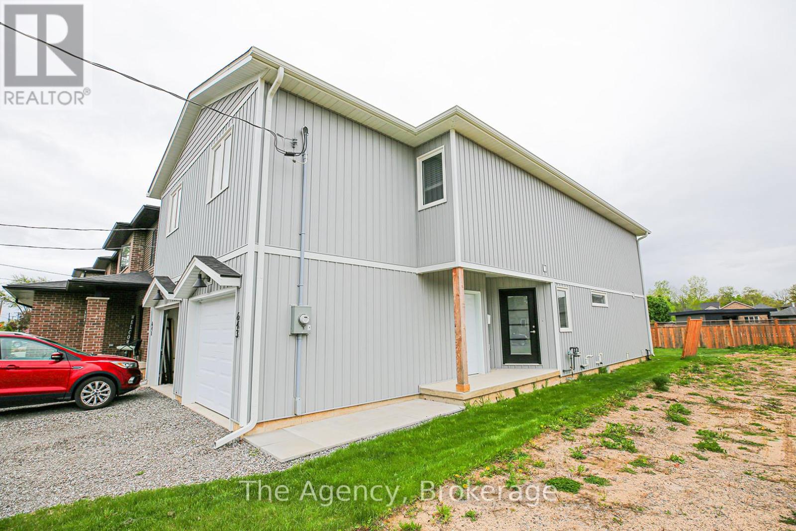 643 Clare Avenue, Welland, Ontario  L3C 7L6 - Photo 4 - X12171576