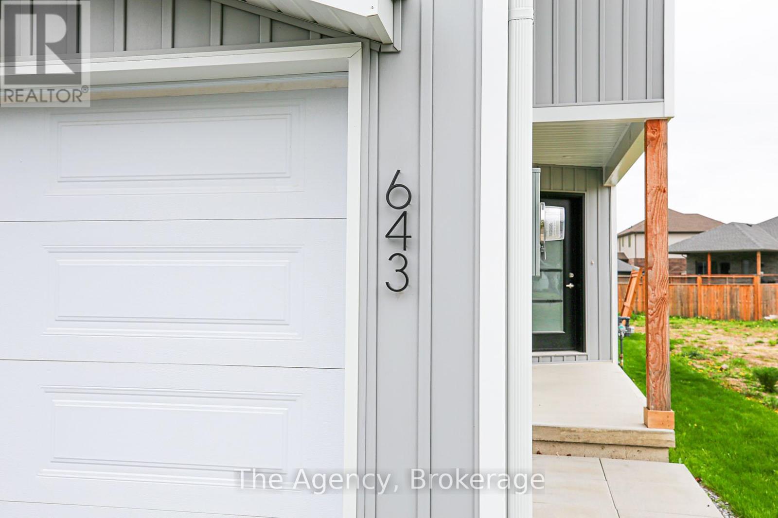 643 Clare Avenue, Welland (N. Welland), Ontario  L3C 7L6 - Photo 5 - X12171576