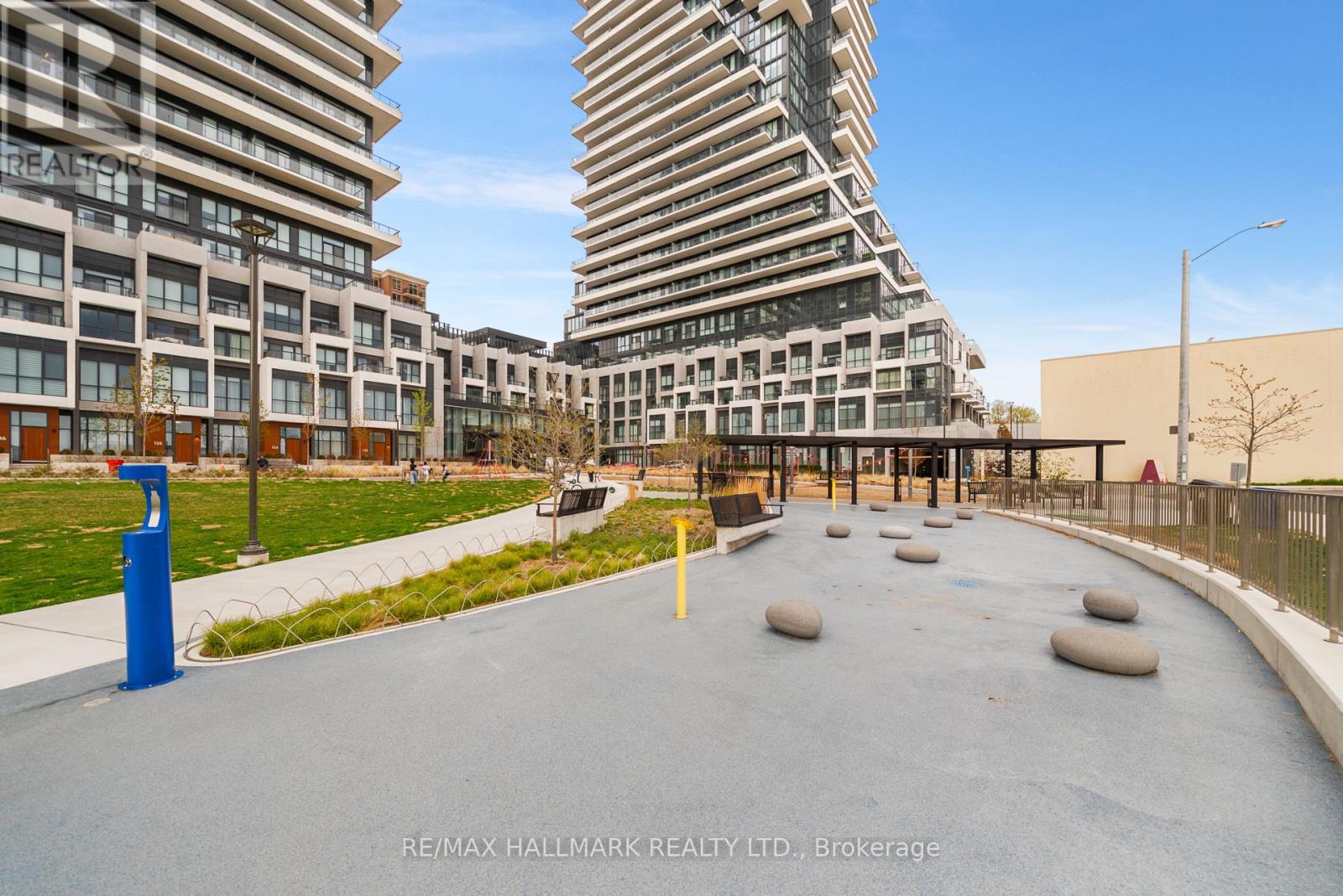 1710 - 10 Inn On The Park Drive, Toronto, Ontario  M3C 0P9 - Photo 1 - C12171580