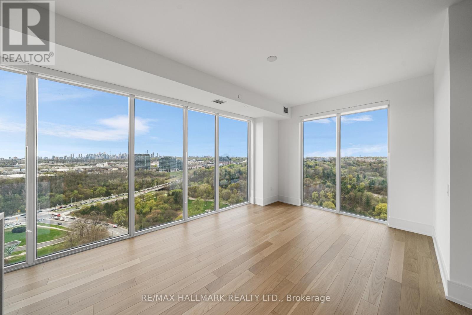 1710 - 10 Inn On The Park Drive, Toronto, Ontario  M3C 0P9 - Photo 10 - C12171580