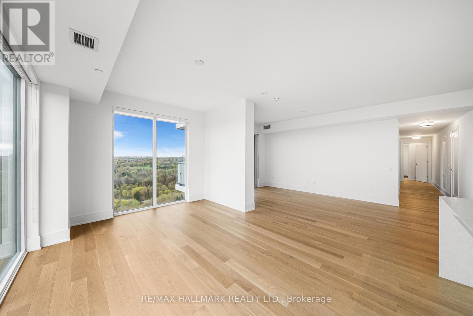 1710 - 10 Inn On The Park Drive, Toronto, Ontario  M3C 0P9 - Photo 6 - C12171580