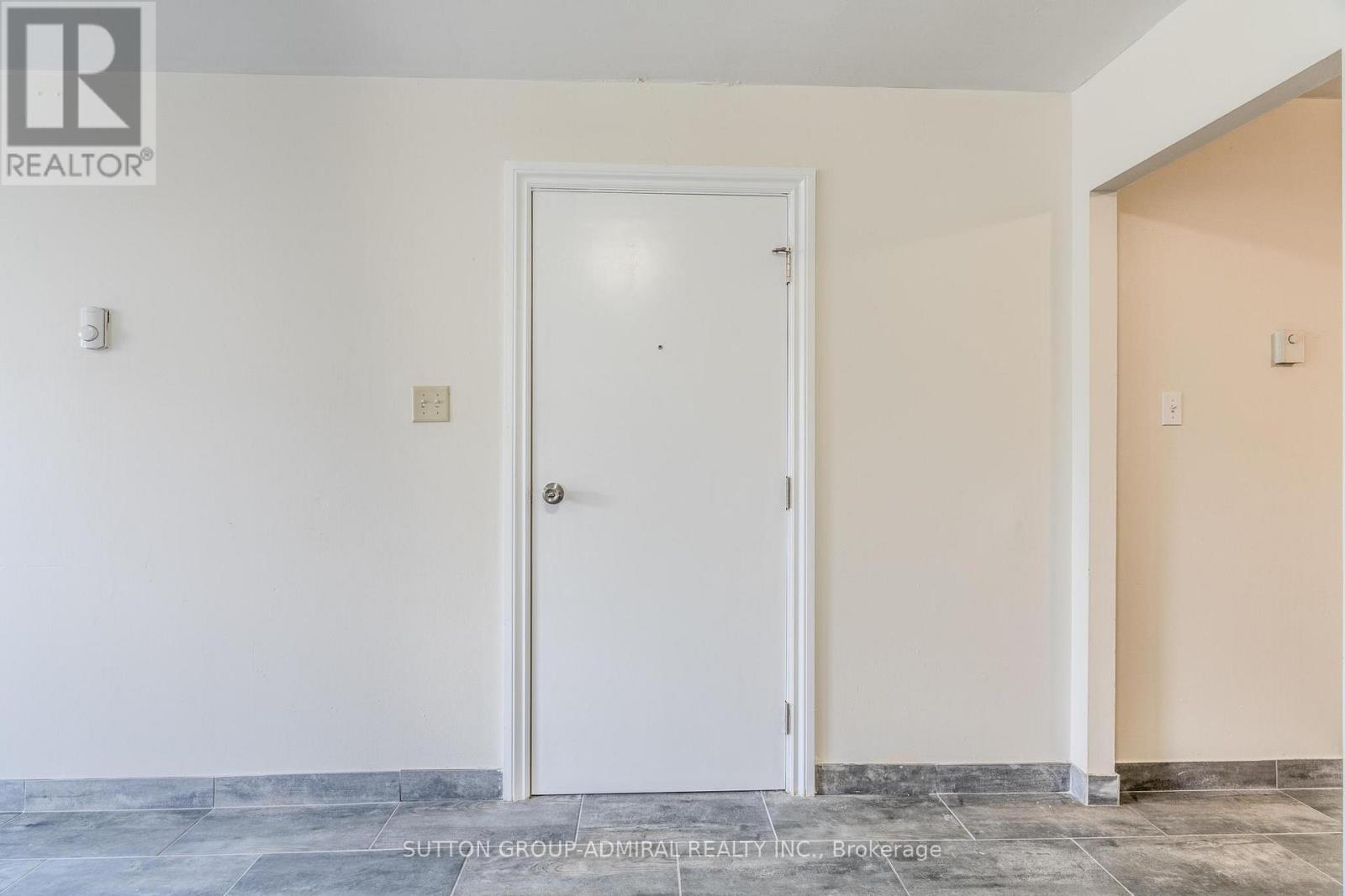 Unit B - 272 Jane Street, Toronto, Ontario  M6S 3Z2 - Photo 2 - W12144532