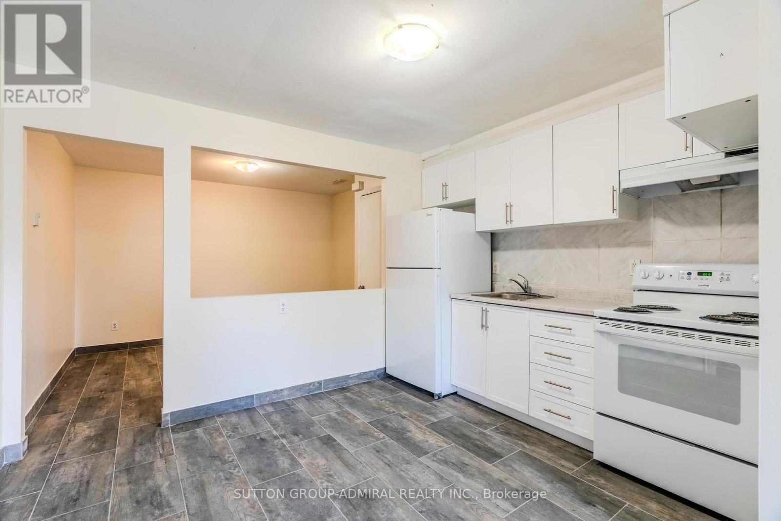 Unit B - 272 Jane Street, Toronto, Ontario  M6S 3Z2 - Photo 3 - W12144532